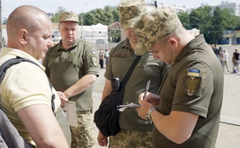 Скандал із «ВІП-ухилянтами» у центрі Києва: у Верховній Раді пригрозили звільненням глави МВС через бездіяльність поліції